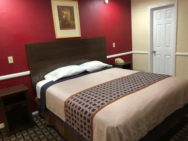 Whittier Travel Inn 8
