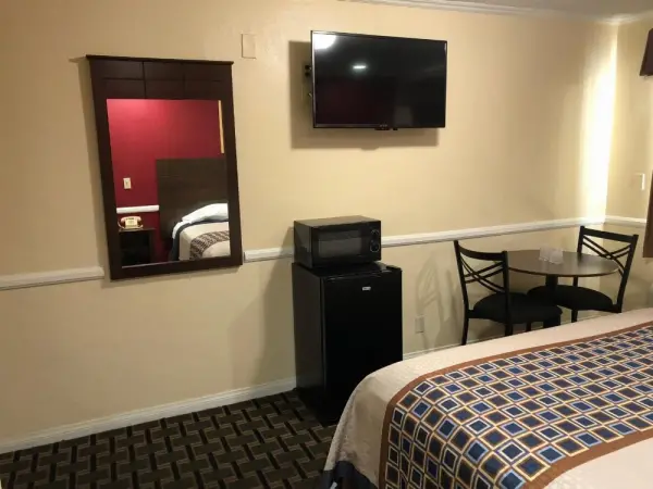 Whittier Travel Inn 9